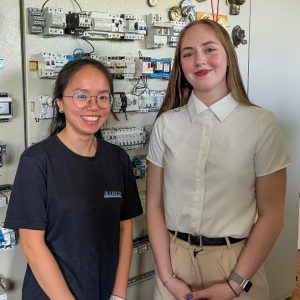 „Technik verstehen, nicht nur auswendig lernen“ – Unsere Auszubildende Uyen über Ausbildung, Praxis und Perspektiven